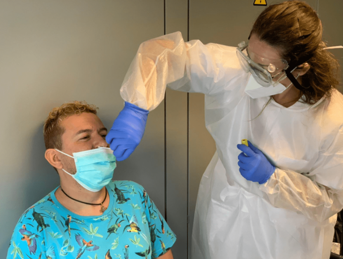 Imagen de archivo de una prueba de detección del covid-19 / TA